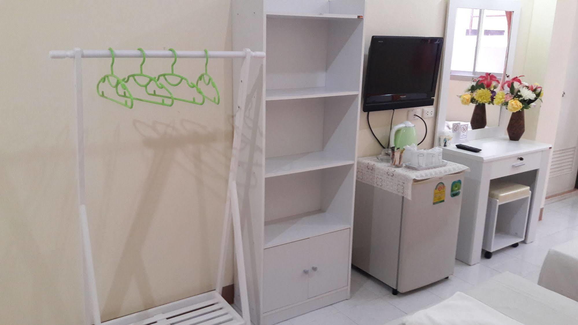 Patong Oyo 1134 Baan Zarn Guesthouse מראה חיצוני תמונה